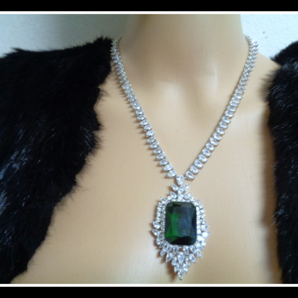 Luxury AAA+Emerald Diamond Necklace